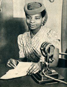 Omoba Adenrele Ademola, datter av Alake fra Abeokuta, Nigeria, kaller Vest-Afrika, 1942. av Unbekannt