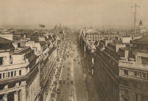 På taket av Bush House, ser fra Kingsway mot Northern Heights, c1935. av Unbekannt