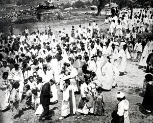 Utendørssamling, Korea, 1900 av Unbekannt