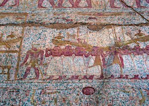 Malt relieff som viser en Ra-solbåt båret i en prosesjon, gammel egyptisk av Unbekannt