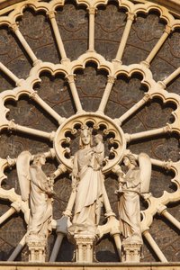 Paris Notre Dame katedral vestfløy: Jomfru og barn og engler, Paris, Frankrike av Unbekannt