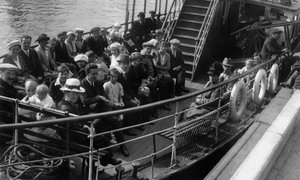 Passasjerer om bord på en båt, Bournemouth, Dorset, 1921 av Unbekannt