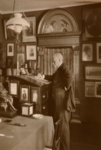 Pavel Shukovsky, russisk kunstner, på jobb, tidlig på 1900-tallet av Unbekannt