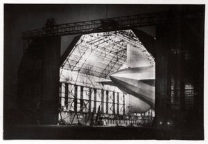 Forberedelser til en nattflyvning, Zeppelin LZ 127 Graf Zeppelin, 1933 av Unbekannt