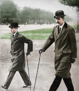 Prins Edward gikk sammen med HP Hansell, hans lærer, i Auteuil, Frankrike, 1912 1936. av Unbekannt