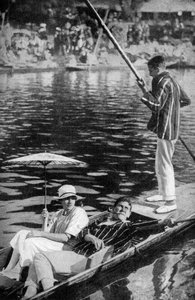 Punting on Themsen, c1922 av Unbekannt