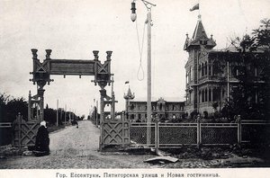 Pyatigorsk Straße und ein Hotel, Jessentuki, Russland, 1900er