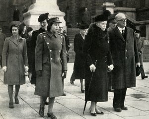 Dronning Mary, prinsesse Elizabeth, prinsesse Margaret..., våpenhviledagen, 1945, 1951. av Unbekannt