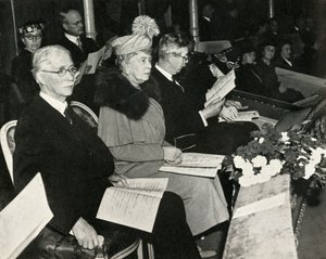 Queen Mary på Thanksgiving for Victory-konserten, Royal Albert Hall, 1945, 1951. av Unbekannt