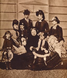 Dronning Victoria med sin svigerdatter og barnebarn, c1880 1935 av Unbekannt