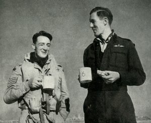 RAF-personell nyter en kopp te, Malta, andre verdenskrig, 1942 1944. av Unbekannt