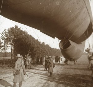 Heving av en observasjonsballong, Somme, Nord-Frankrike, 1916 av Unbekannt