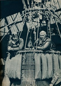 Klar til å teste instrumenter for bruk i forsøket på ordene høyderekord i 1935 c1937 av Unbekannt