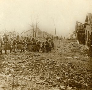 Hjelpeinfanteri ved angrepet av Douaumont, Nord-Frankrike, 1916 av Unbekannt