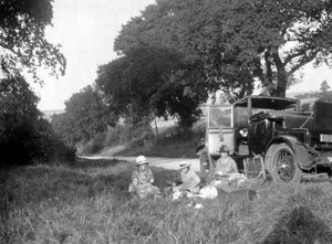 Piknik ved veikanten, c1920-c1930s av Unbekannt