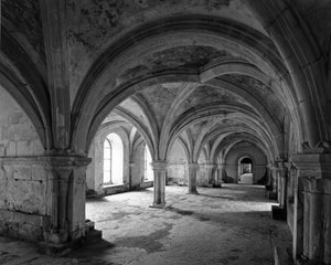 Romansk arkitektur: utsikt over den kapitulære salen til cistercienserklosteret Fontenay grunnlagt i 1118 (Cote d