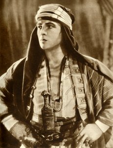 Rudolph Valentino i The Sheik, 1921, 1935. av Unbekannt
