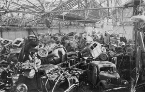 Ruinene av Renault-fabrikken, Boulogne-Billancourt, Paris, c1942 av Unbekannt