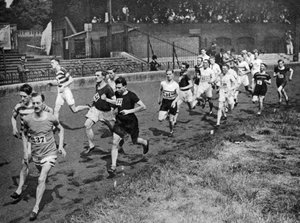 Løper den halve milen på Civil Service Sports Day, Stamford Bridge, London, 1926-1927 av Unbekannt