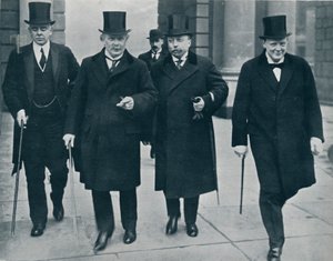 Russisk finansminister i England: M. Bark på vei til Underhuset, 1914 av Unbekannt