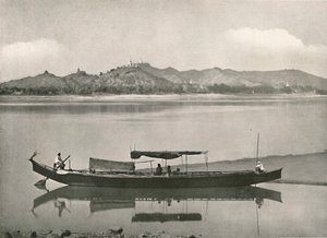 Sagaing, på Irrawaddy - hver bakketopp kronet med en pagode, 1900. av Unbekannt