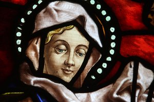 San Jeronimos kirke. Farget glass. Jomfru Maria Madrid Spania av Unbekannt