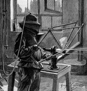 Sandblåsing av leddene til en sykkelramme, Frankrike, 1896 av Unbekannt