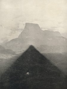 Shadow of Adamspike ved soloppgang, 1926 av Unbekannt