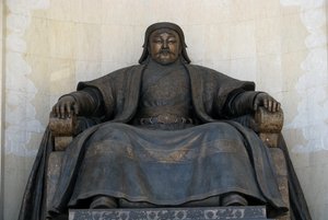 Sittende statue av Chingis Khan ved parlamentsbygningen i Ulan Bator, 2005 av Unbekannt