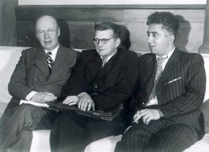 Sergei Prokofiev, Dmitri Shostakovich og Aram Khachaturian, russiske komponister, 1945 av Unbekannt