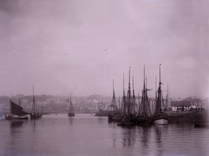 Skip i havnen i Plymouth i Devon. av Unbekannt