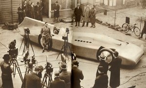 Sir Malcolm Campbells budde på en ny plate, 1935. av Unbekannt