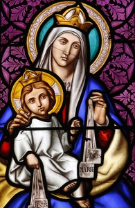 Farget glass i Pont L'Abbe kirke: Jomfru og barn på Mount Carmel, Pont L'Abbe, Frankrike av Unbekannt