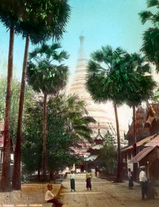 Gate som fører mot Shwedagon-pagoden, Rangoon, Burma, sent på 1800- eller begynnelsen av 1900-tallet av Unbekannt