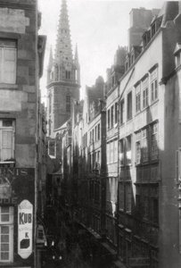 Gatescene, som viser katedralspiret, St. Malo, Bretagne, Frankrike, 1900-tallet av Unbekannt
