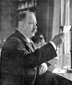 Svante Arrhenius 1859-1927, svensk fysiker og kjemiker i laboratoriet hans, 1909 av Unbekannt