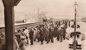 Sympatisk interesse for Royal Funeral Train på Welwyn Station, 1936 av Unbekannt