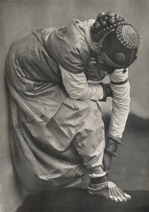 Tamulin med fot og hodeplagg, 1926 av Unbekannt