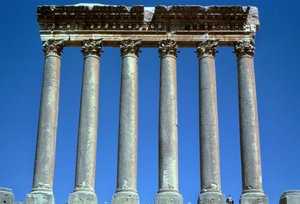 Temple of Heliopolitan Zeus, Baalbek, Libanon, 10-249 e.Kr av Unbekannt