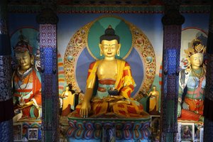 Temple of the Thousand Buddhas Dashang Kagyu Ling menighet Shakyamuni Buddha, La Boulaye, Frankrike av Unbekannt