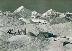 Leiren nedenfor Jongsong La, c1903 av Unbekannt