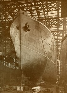 Cunard Aurania 14 000 tonn på aksjene i Newcastle-On-Tyne, c1930. av Unbekannt