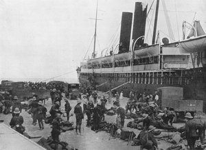 Dardanelles Expeditionary Force legger ut: En transport lastet opp i Alexandria, 1915 av Unbekannt