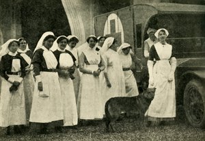 Hertuginnen av Westminster med sykepleiere, Le Touquet, første verdenskrig, 1914, c1920. av Unbekannt