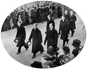 Hertugen av York og hans brødre i kong George Vs begravelsesprosesjon, 1936, 1937 av Unbekannt