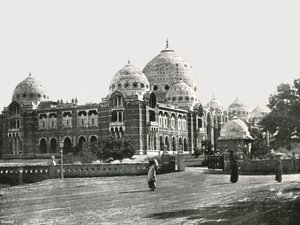 The Great College, Baroda, India, 1895. av Unbekannt