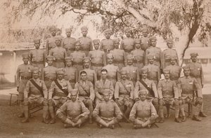 Den indiske platonen til den første bataljonen, The Queens Own Royal West Kent Regiment. Poona, India, 1 av Unbekannt