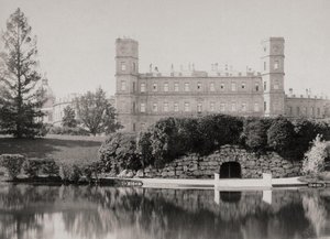Hovedfasaden til palasset ved Gatchina, 1870-1880-tallet av Unbekannt