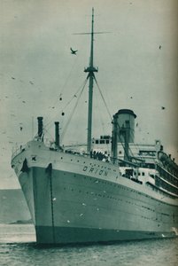 The Majesty of a Great Liner - The Orion for anchor, 1937 av Unbekannt