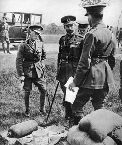 Prinsen av Wales med George V, på en gassskole under første verdenskrig, 1914-1918 av Unbekannt